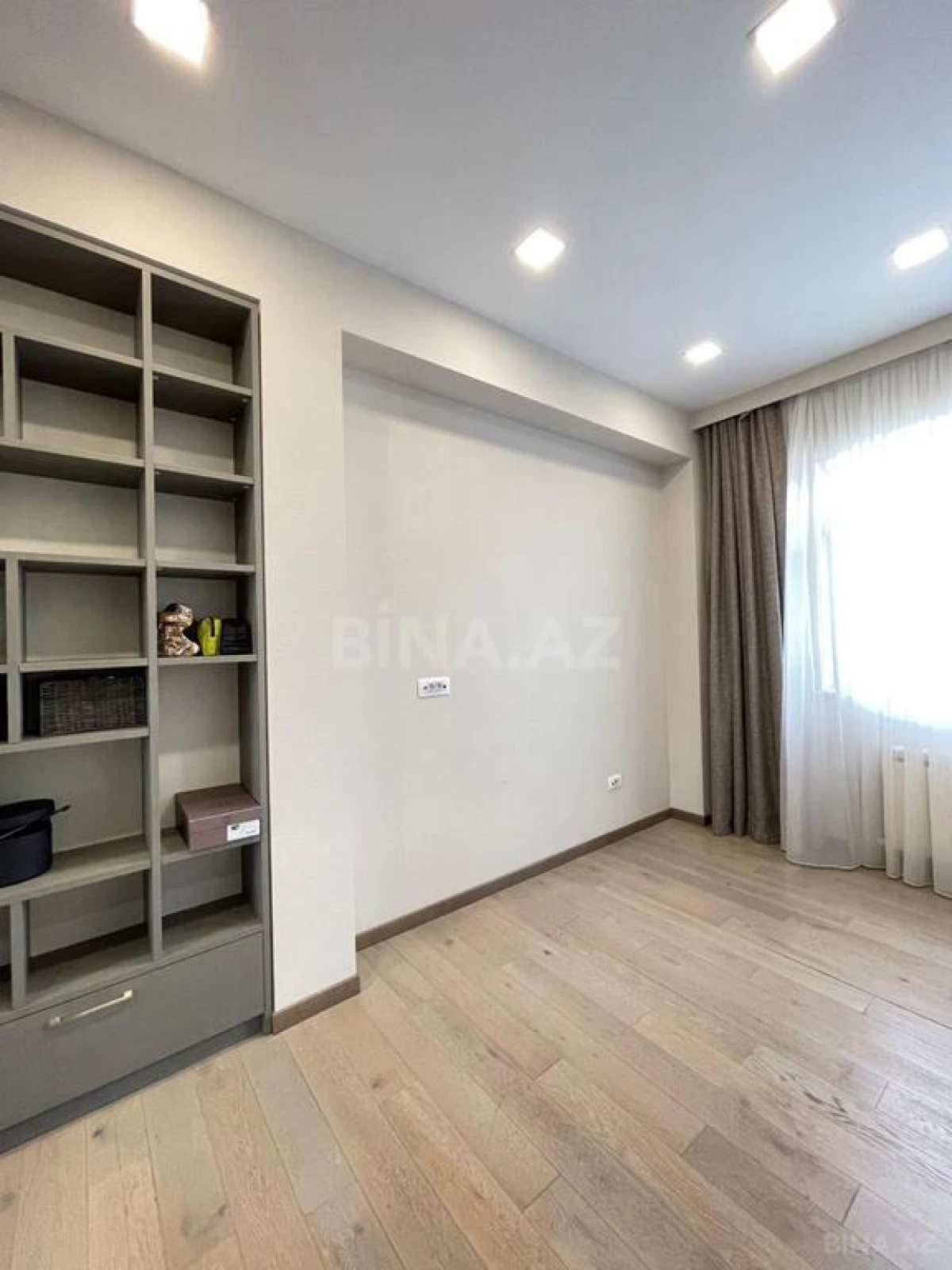 Satılır 3 otaqlı mənzil 125 m²