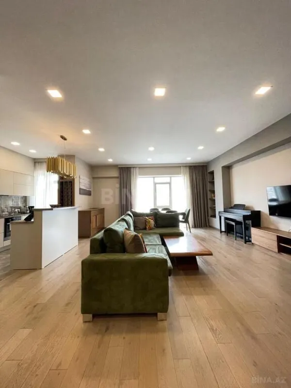 Satılır 3 otaqlı mənzil 125 m²