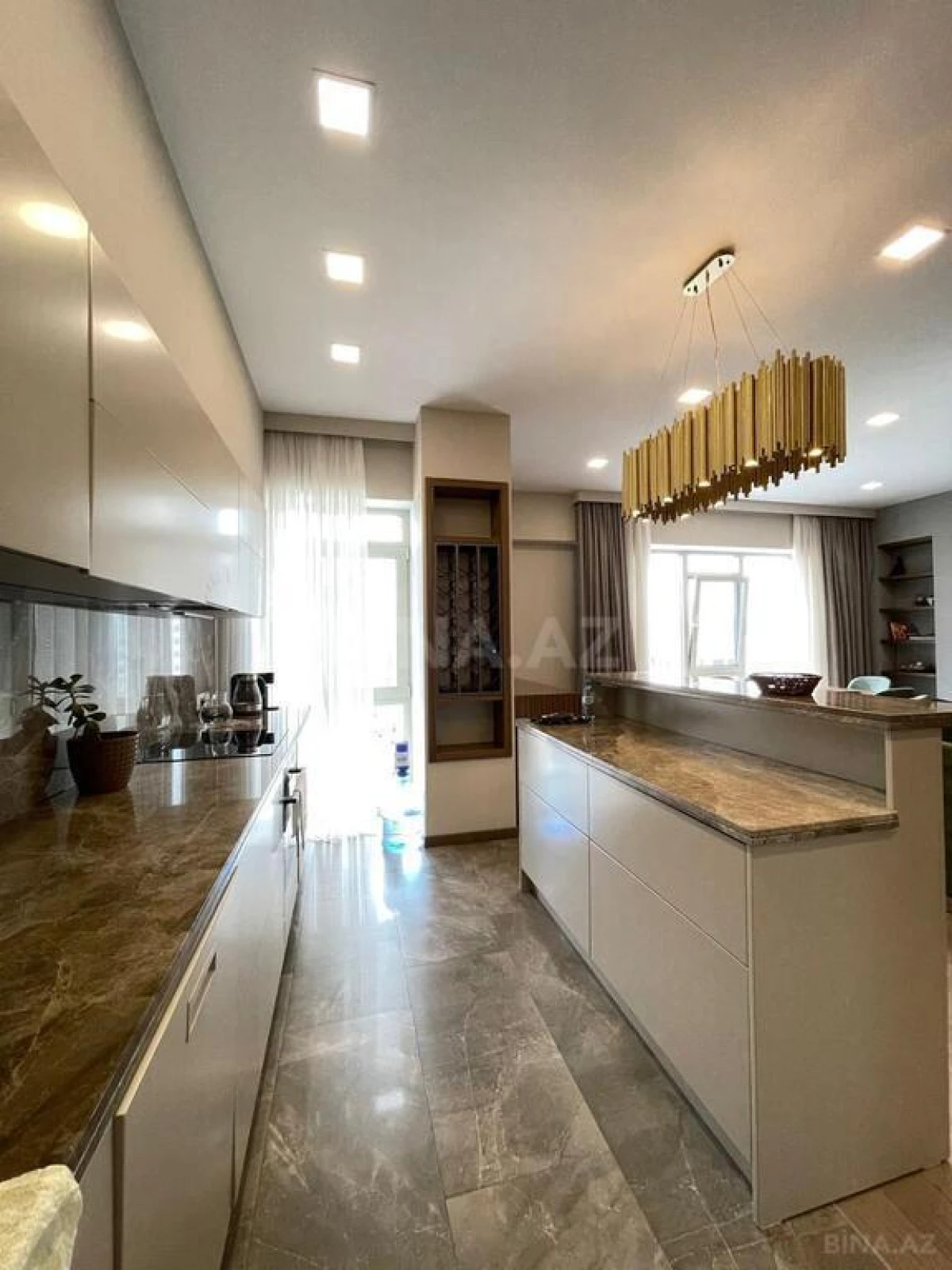 Satılır 3 otaqlı mənzil 125 m²
