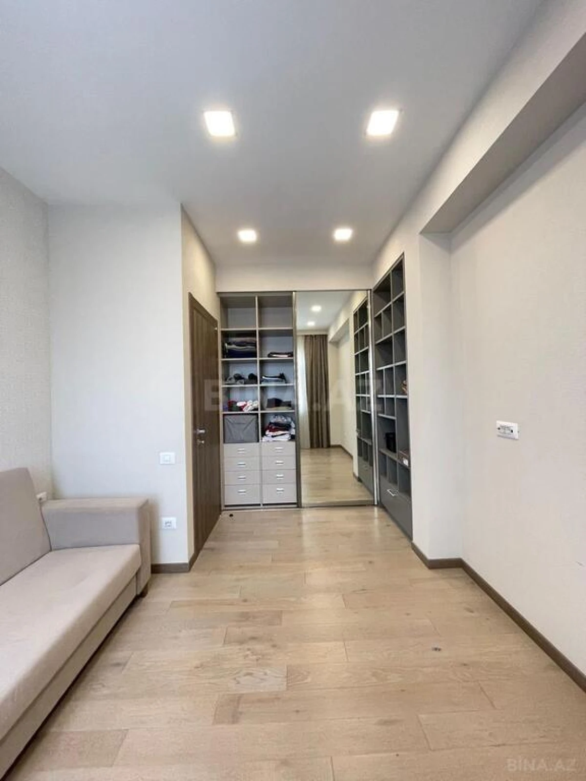 Satılır 3 otaqlı mənzil 125 m²