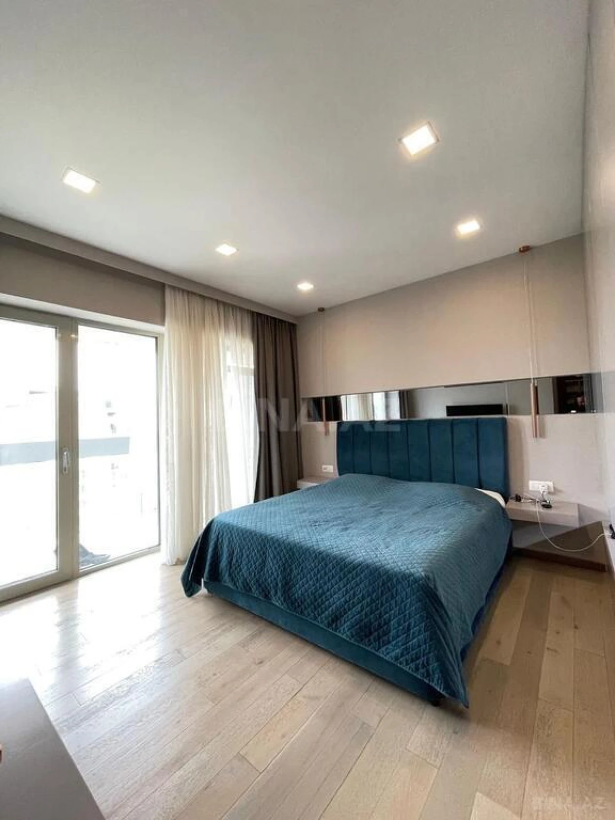 Satılır 3 otaqlı mənzil 125 m²