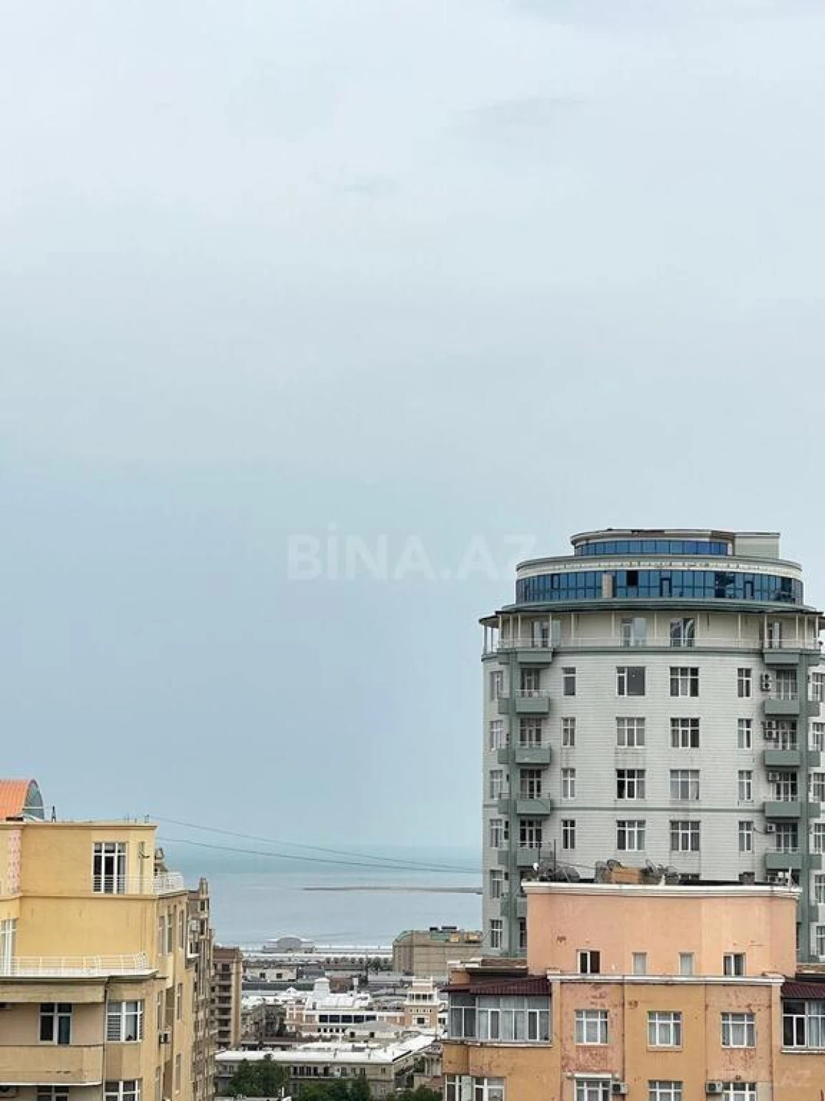 Satılır 3 otaqlı mənzil 125 m²