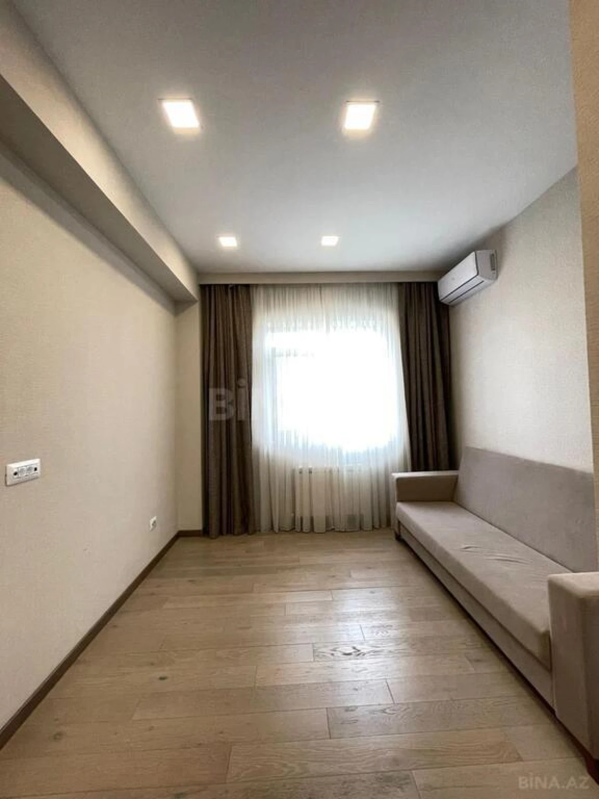 Satılır 3 otaqlı mənzil 125 m²