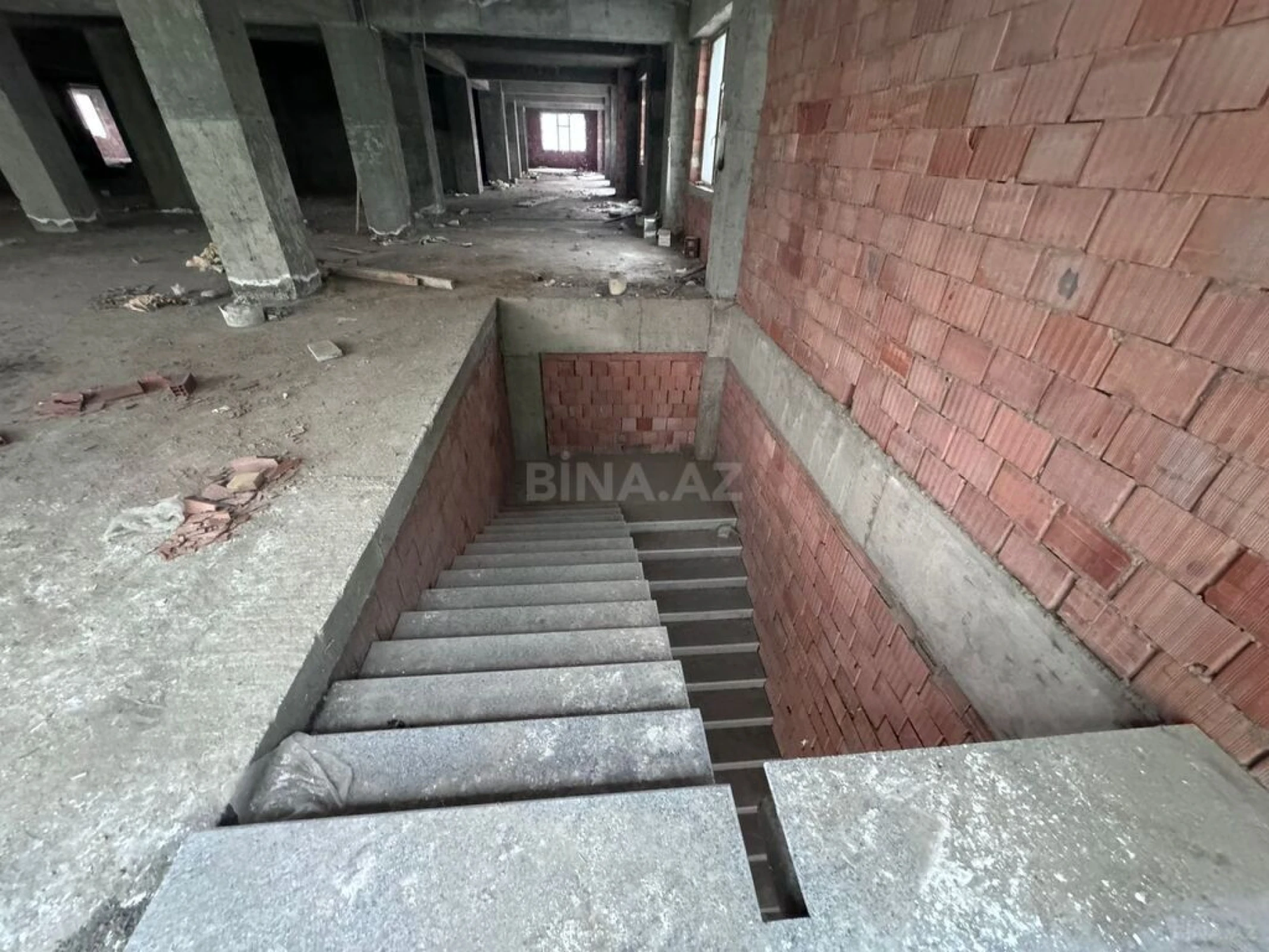 Satılır obyekt 1100 m²