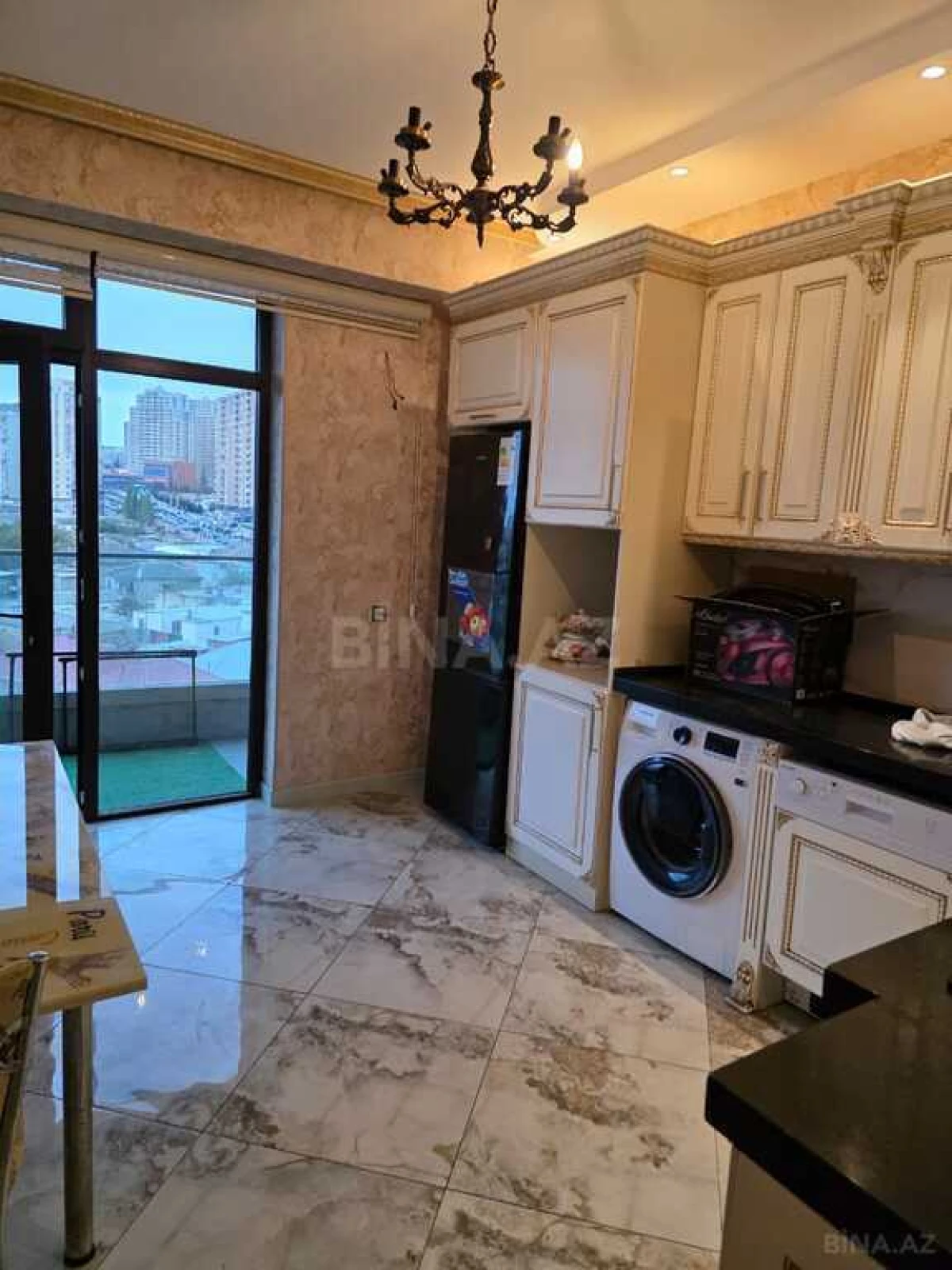Kirayə verilir 3 otaqlı mənzil 148 m²