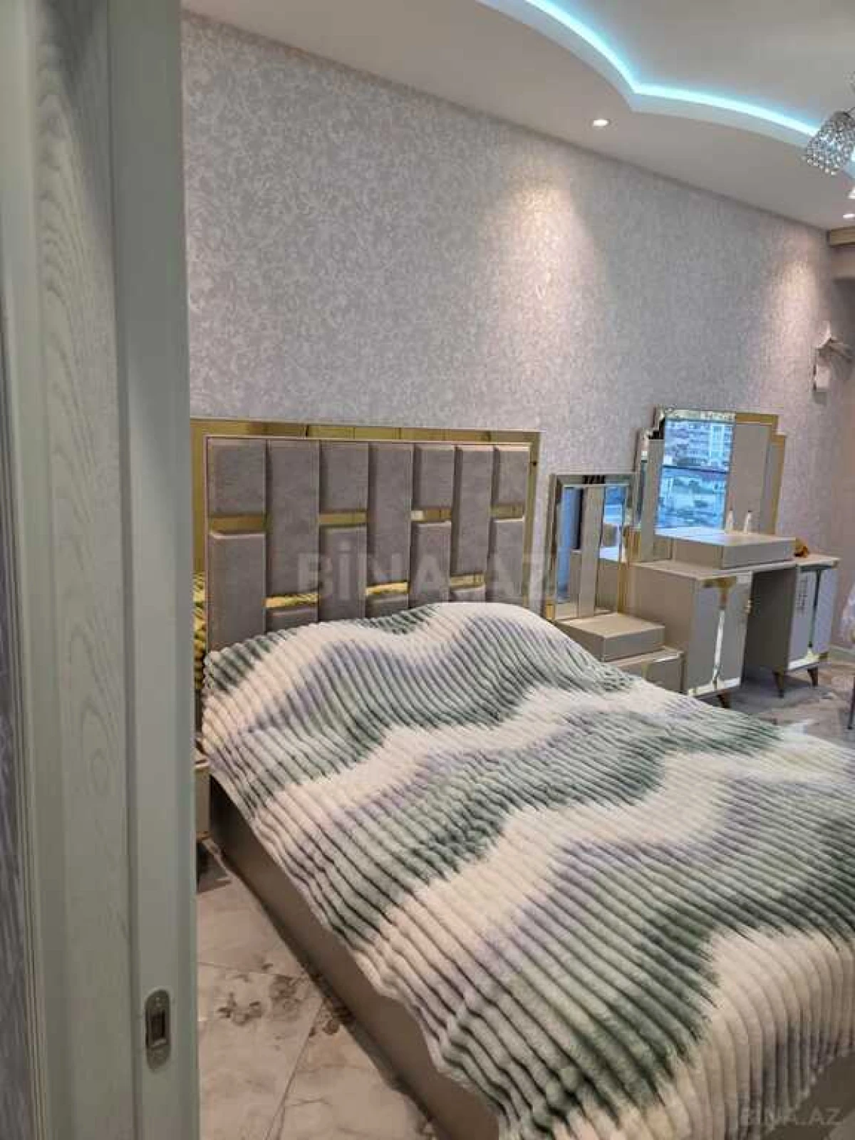 Kirayə verilir 3 otaqlı mənzil 148 m²