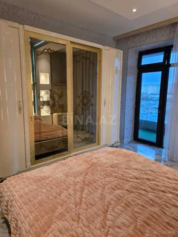Kirayə verilir 3 otaqlı mənzil 148 m²