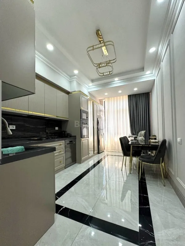 Satılır 3 otaqlı mənzil 136 m²
