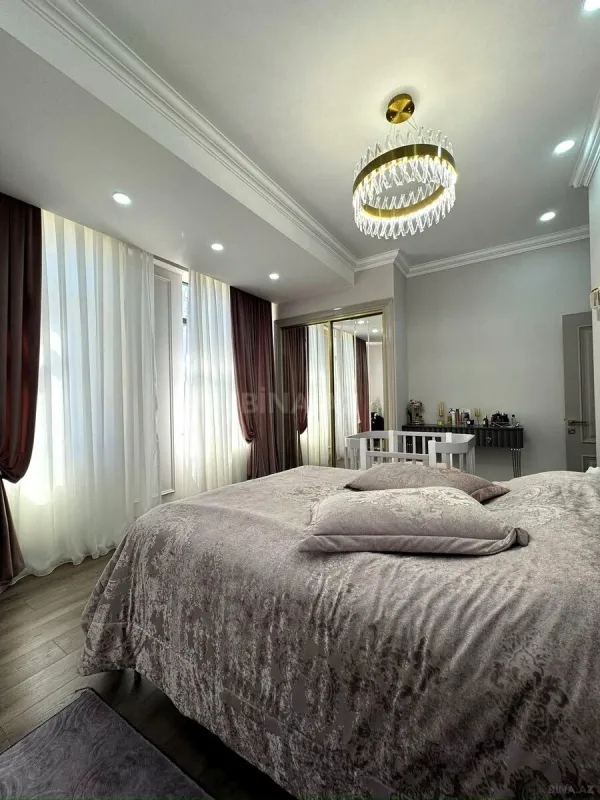 Satılır 3 otaqlı mənzil 136 m²