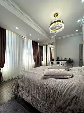 Satılır 3 otaqlı mənzil 136 m²