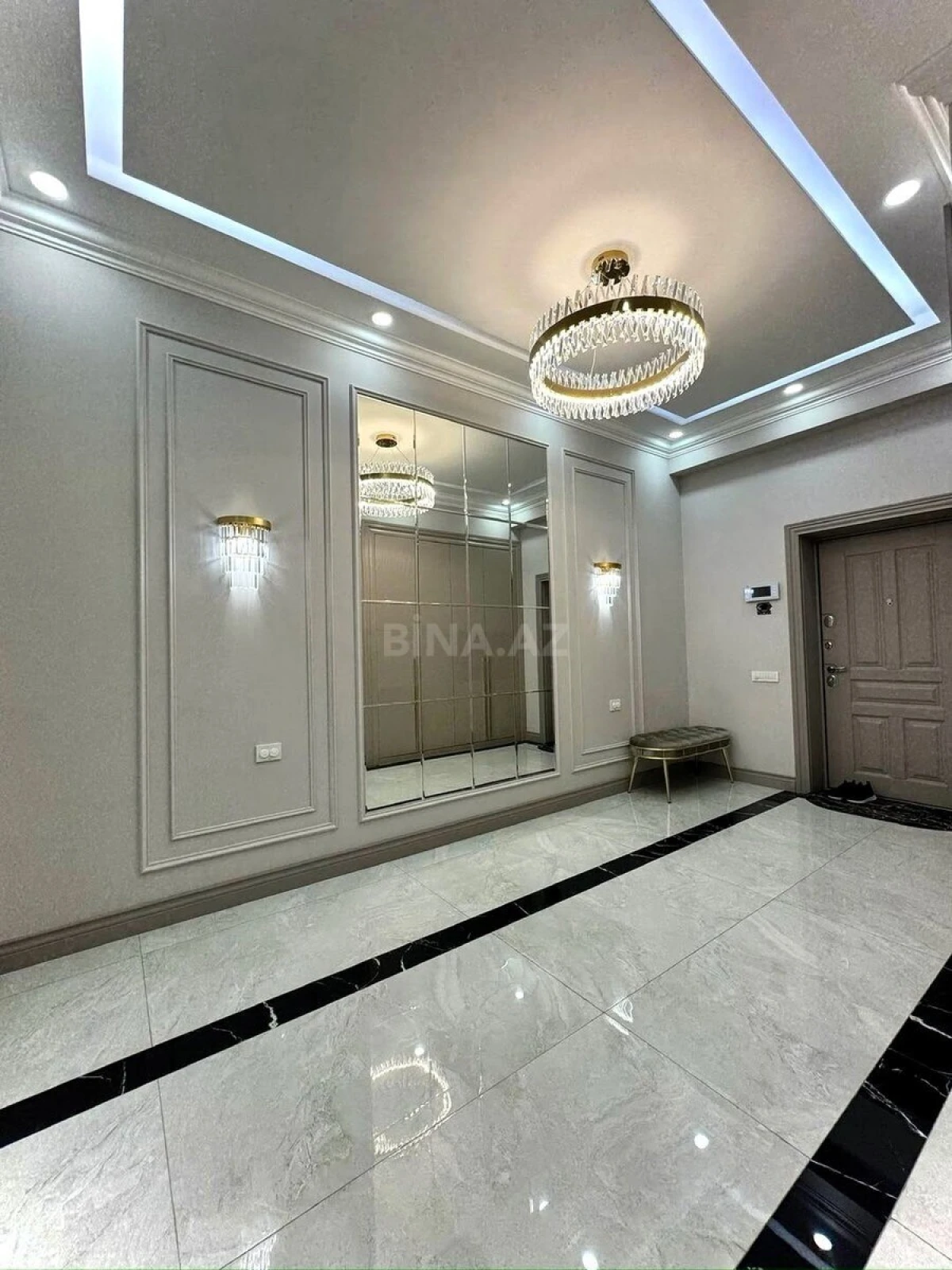 Satılır 3 otaqlı mənzil 136 m²