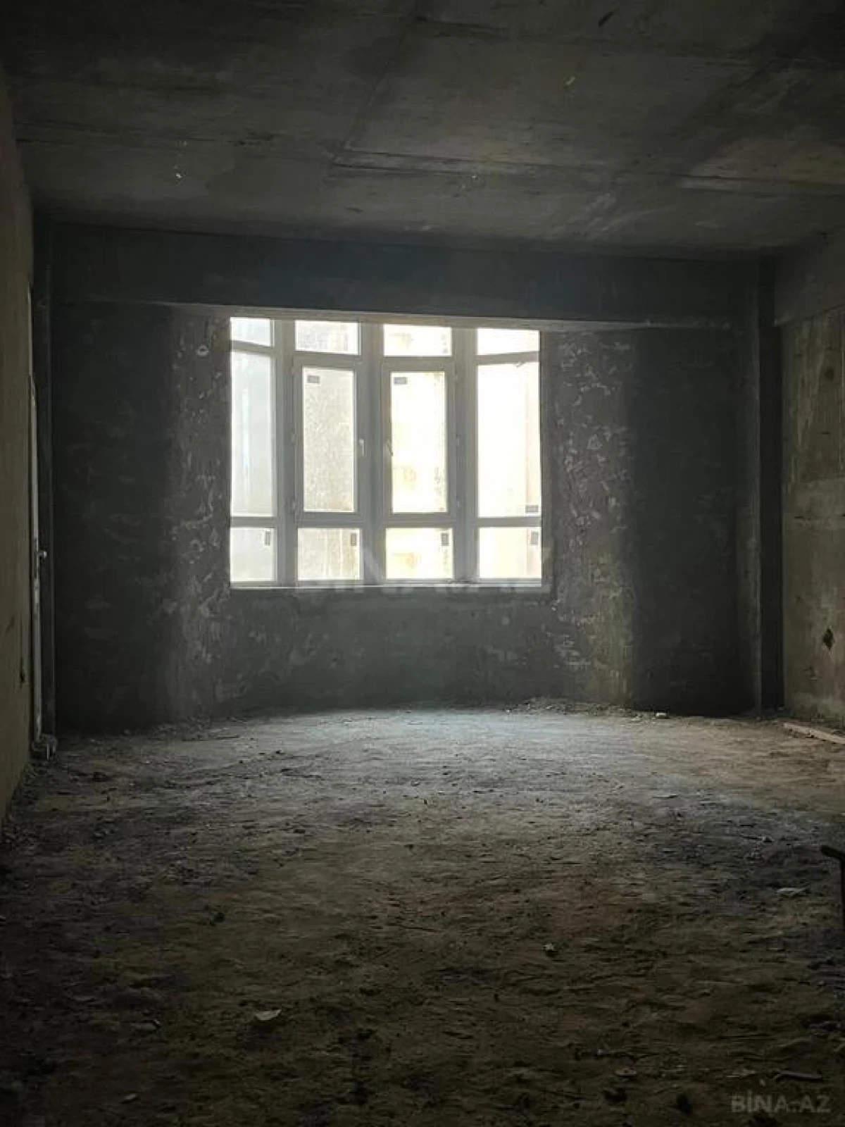 Satılır 3 otaqlı mənzil 137 m²