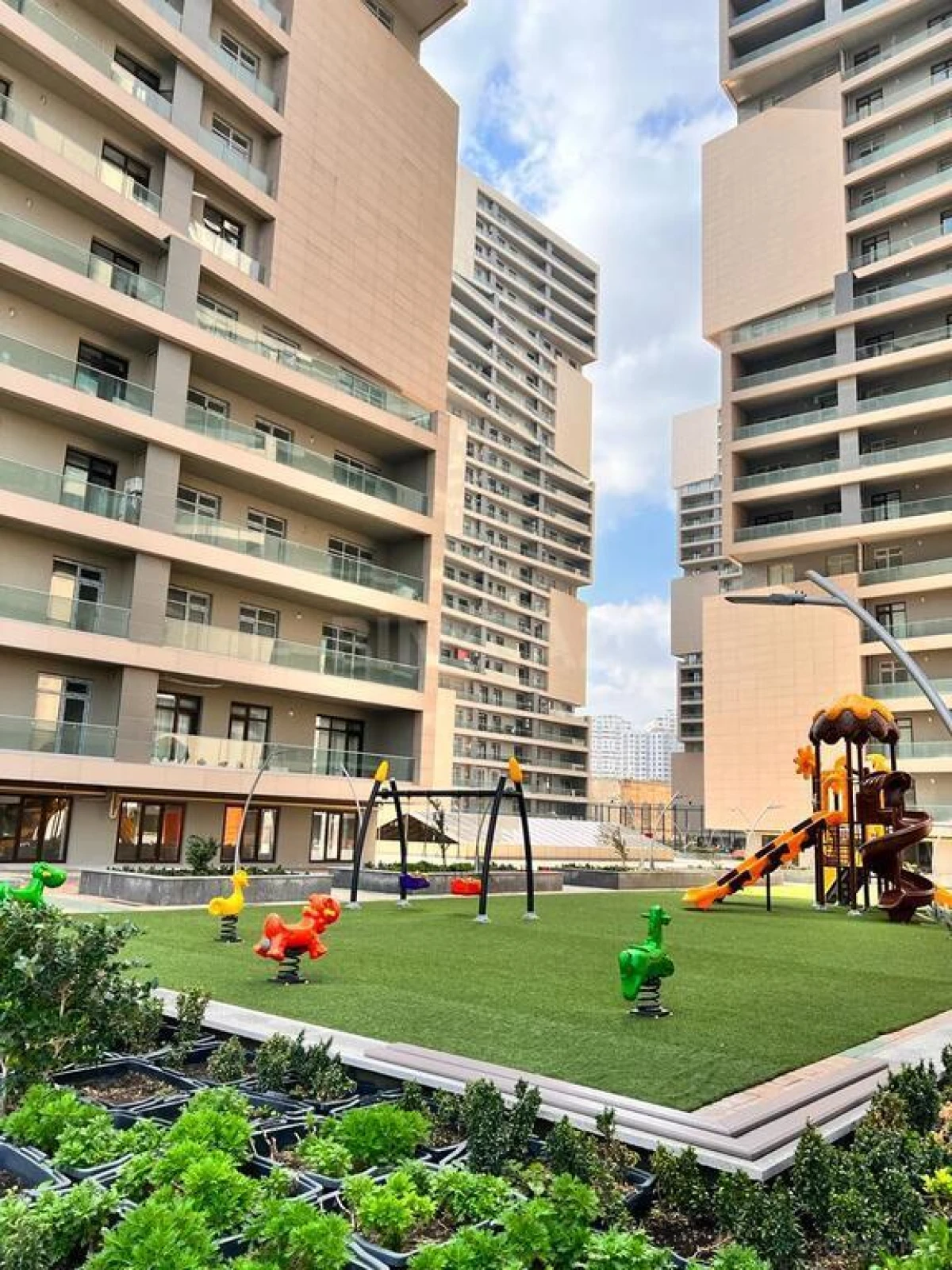 Kirayə verilir 2 otaqlı mənzil 105 m²