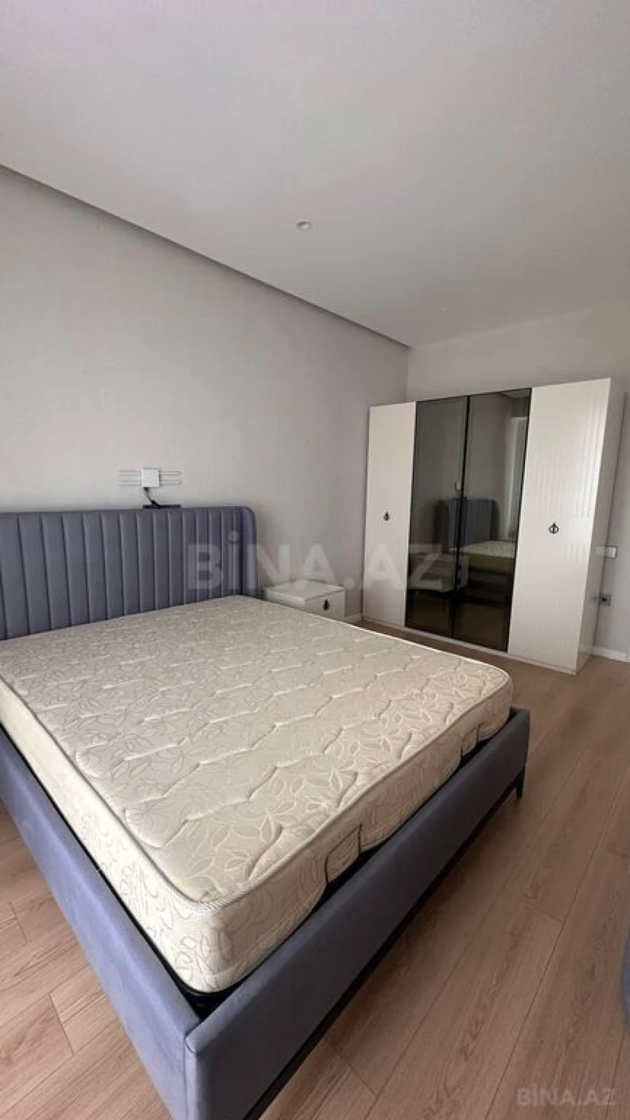 Kirayə verilir 2 otaqlı mənzil 105 m²