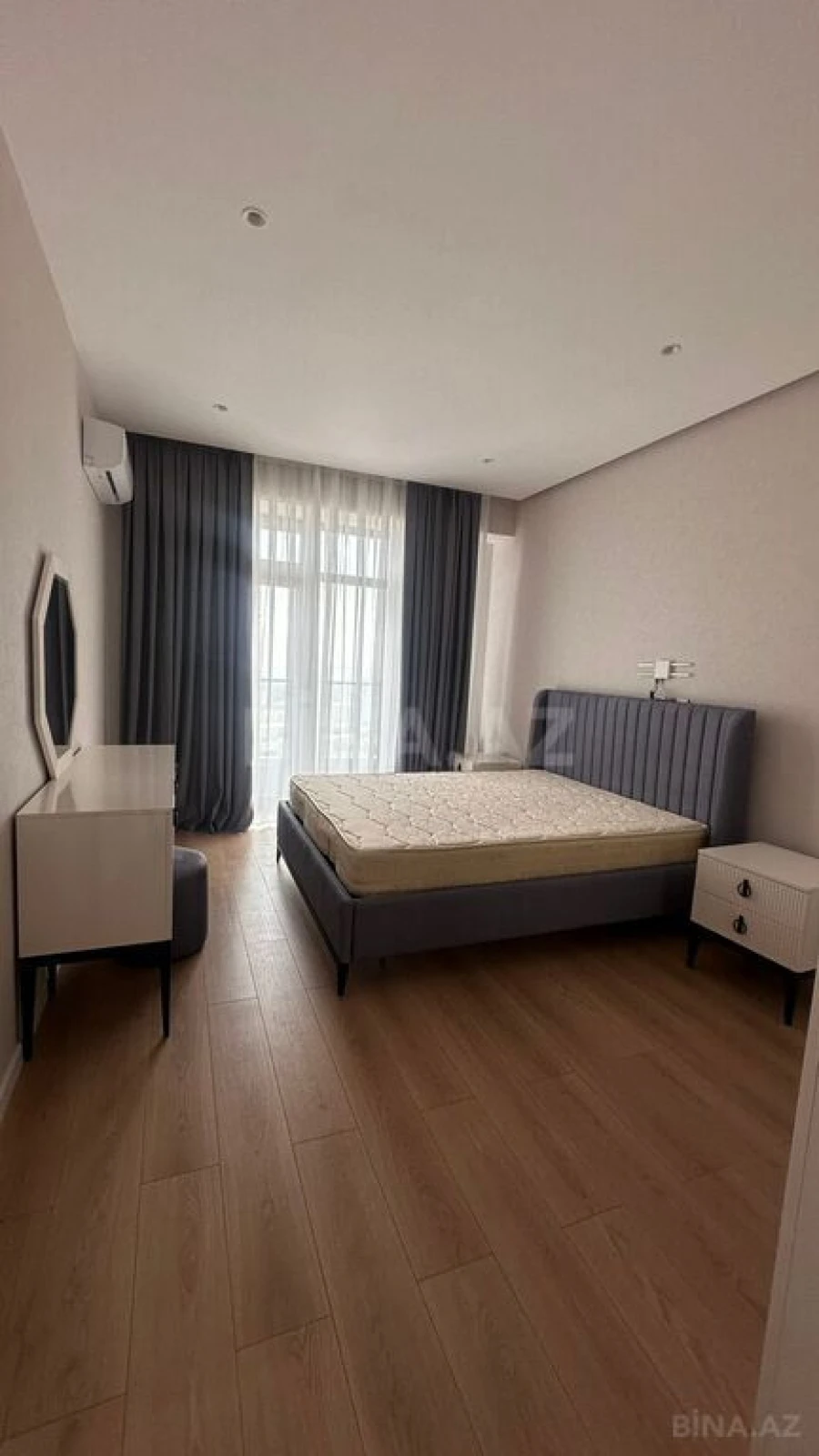 Kirayə verilir 2 otaqlı mənzil 105 m²