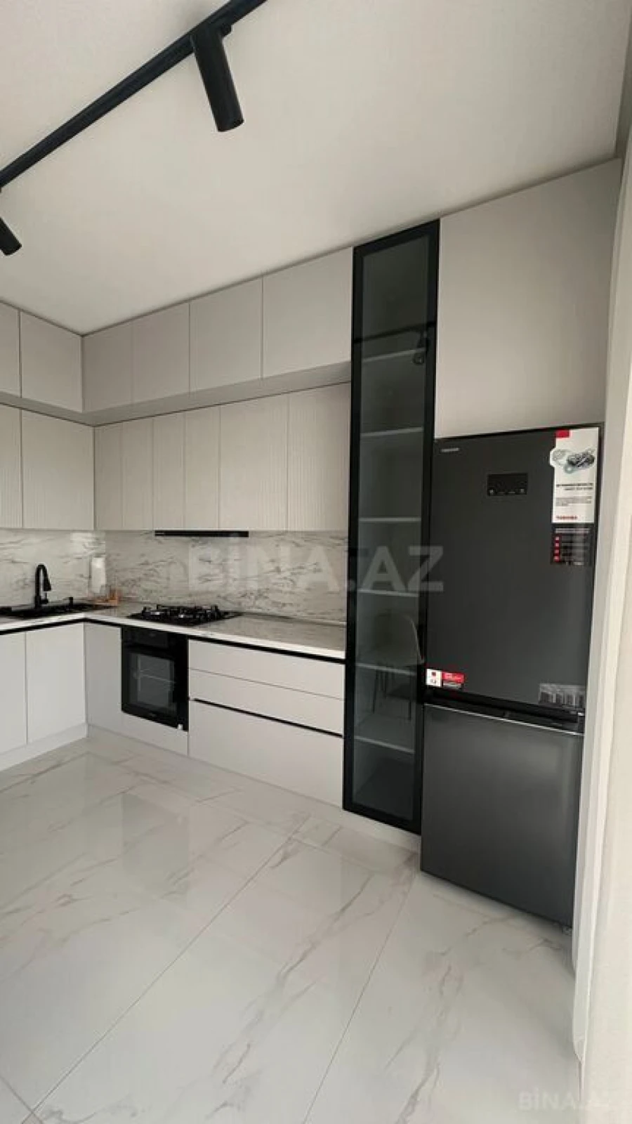 Kirayə verilir 2 otaqlı mənzil 105 m²