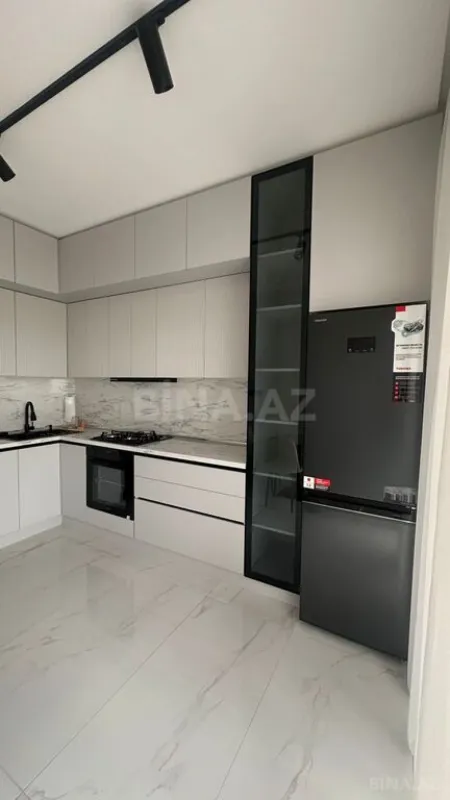 Kirayə verilir 2 otaqlı mənzil 105 m²