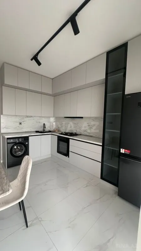 Kirayə verilir 2 otaqlı mənzil 105 m²