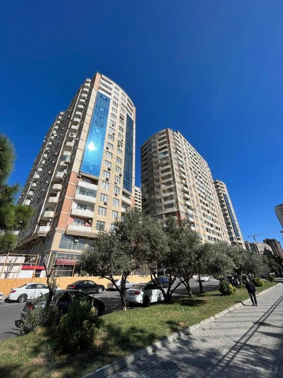 Satılır 3 otaqlı mənzil 127 m²