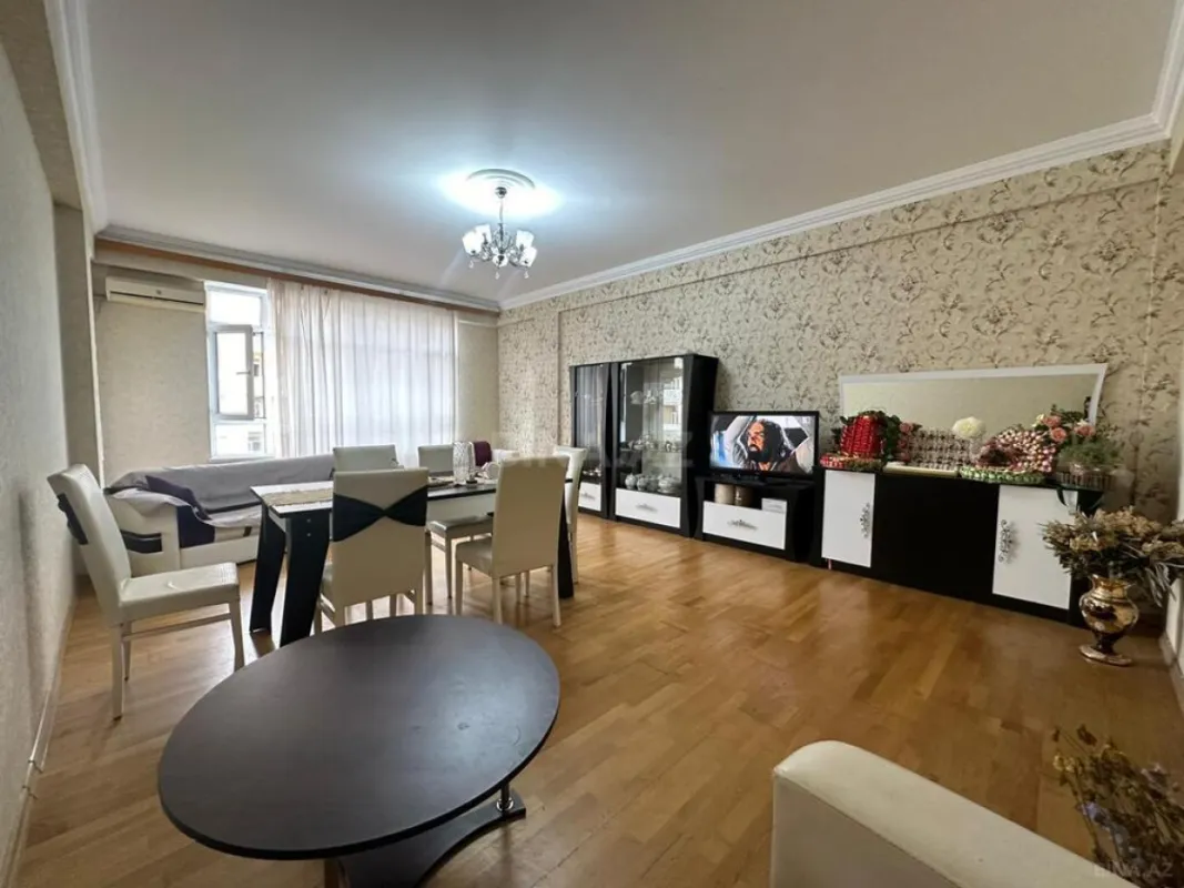 Satılır 3 otaqlı mənzil 127 m²