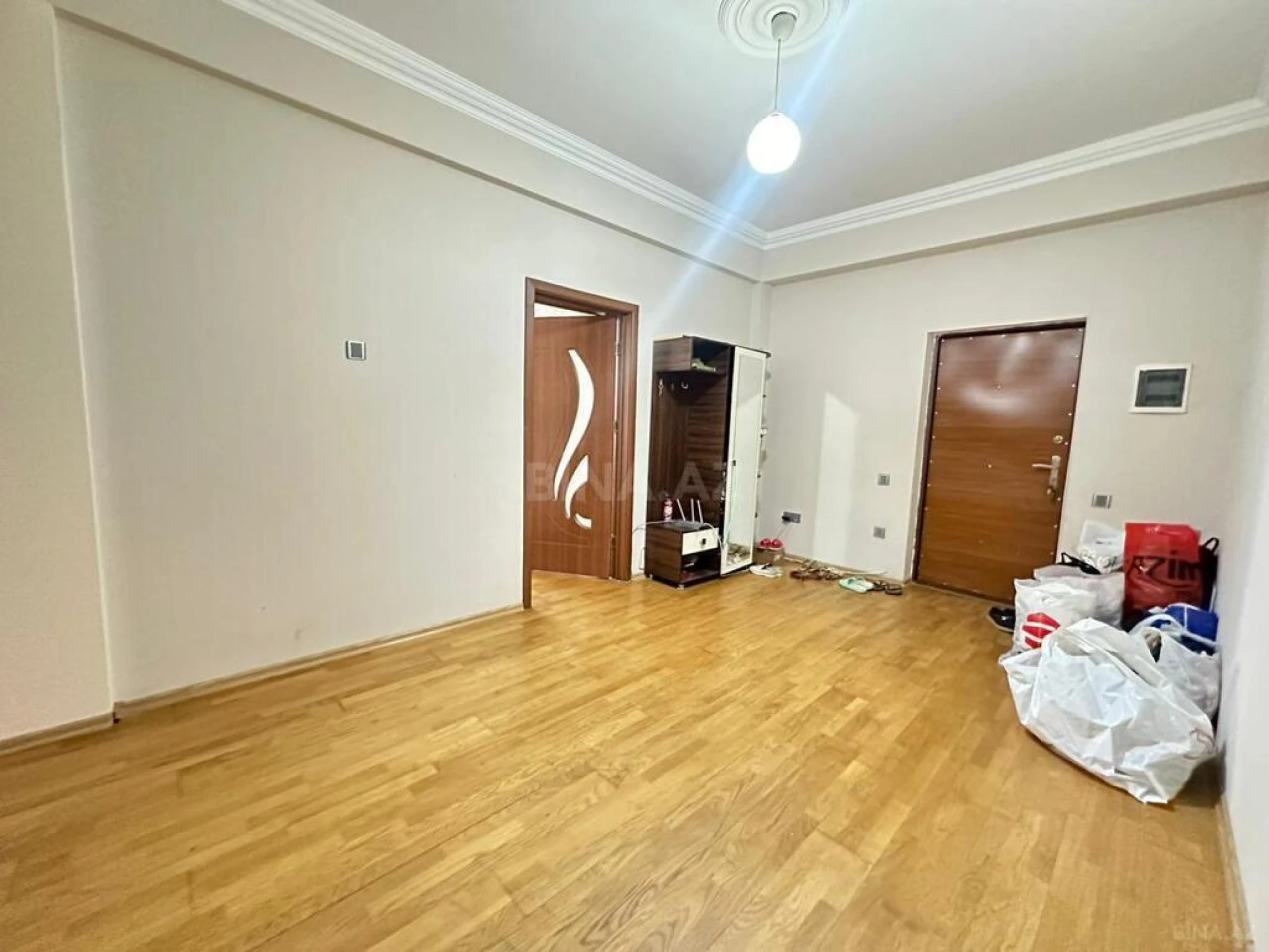Satılır 3 otaqlı mənzil 127 m²
