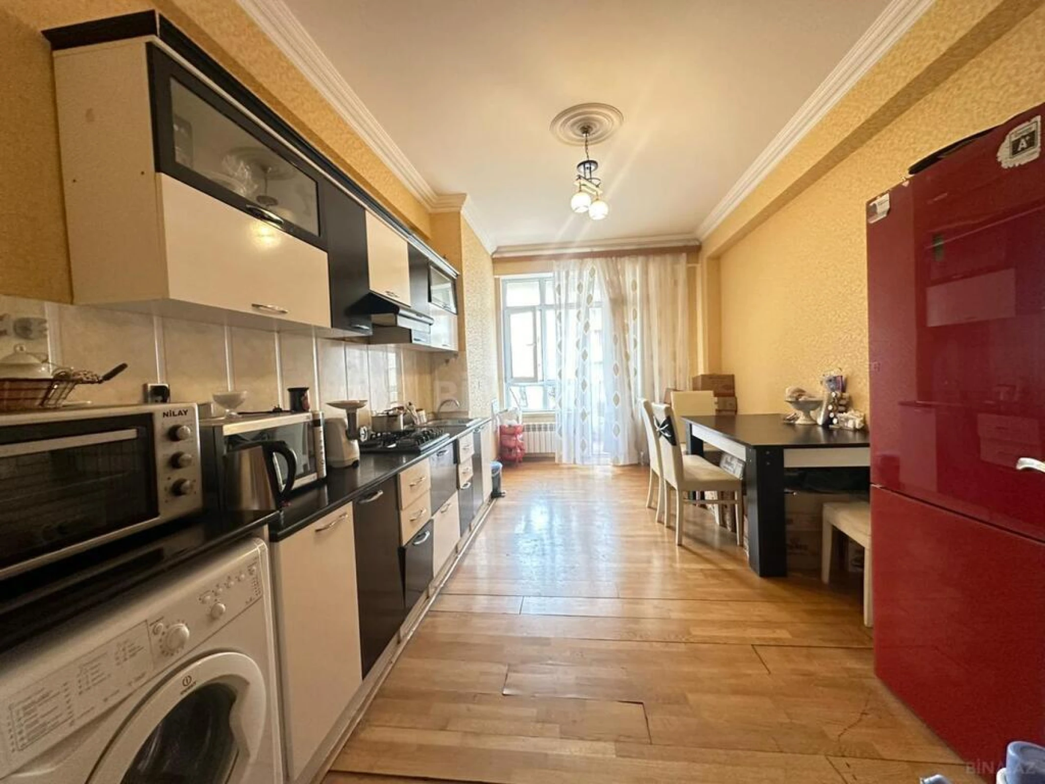 Satılır 3 otaqlı mənzil 127 m²