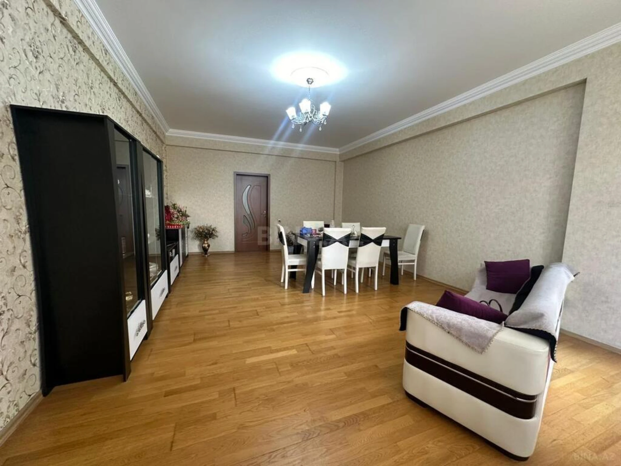Satılır 3 otaqlı mənzil 127 m²