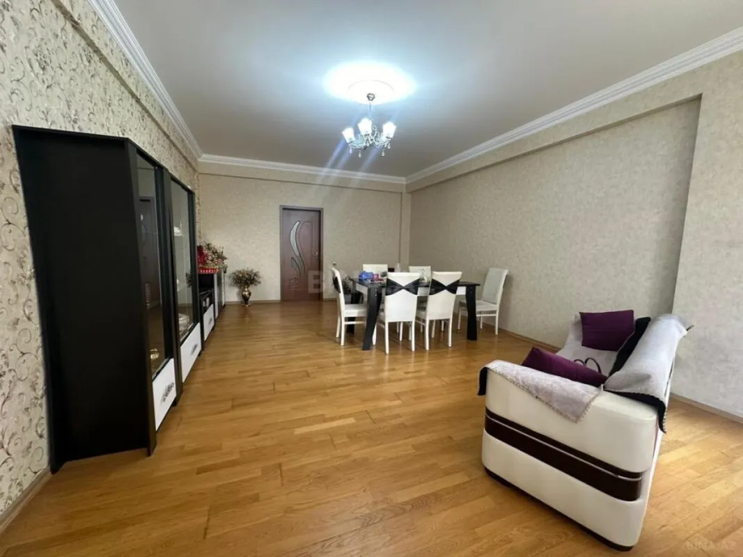 Satılır 3 otaqlı mənzil 127 m²