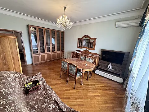Satılır 2 otaqlı mənzil 83 m²