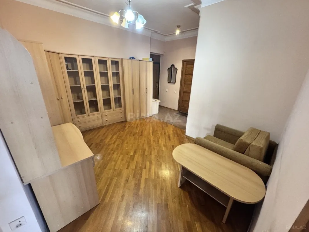 Satılır 2 otaqlı mənzil 83 m²