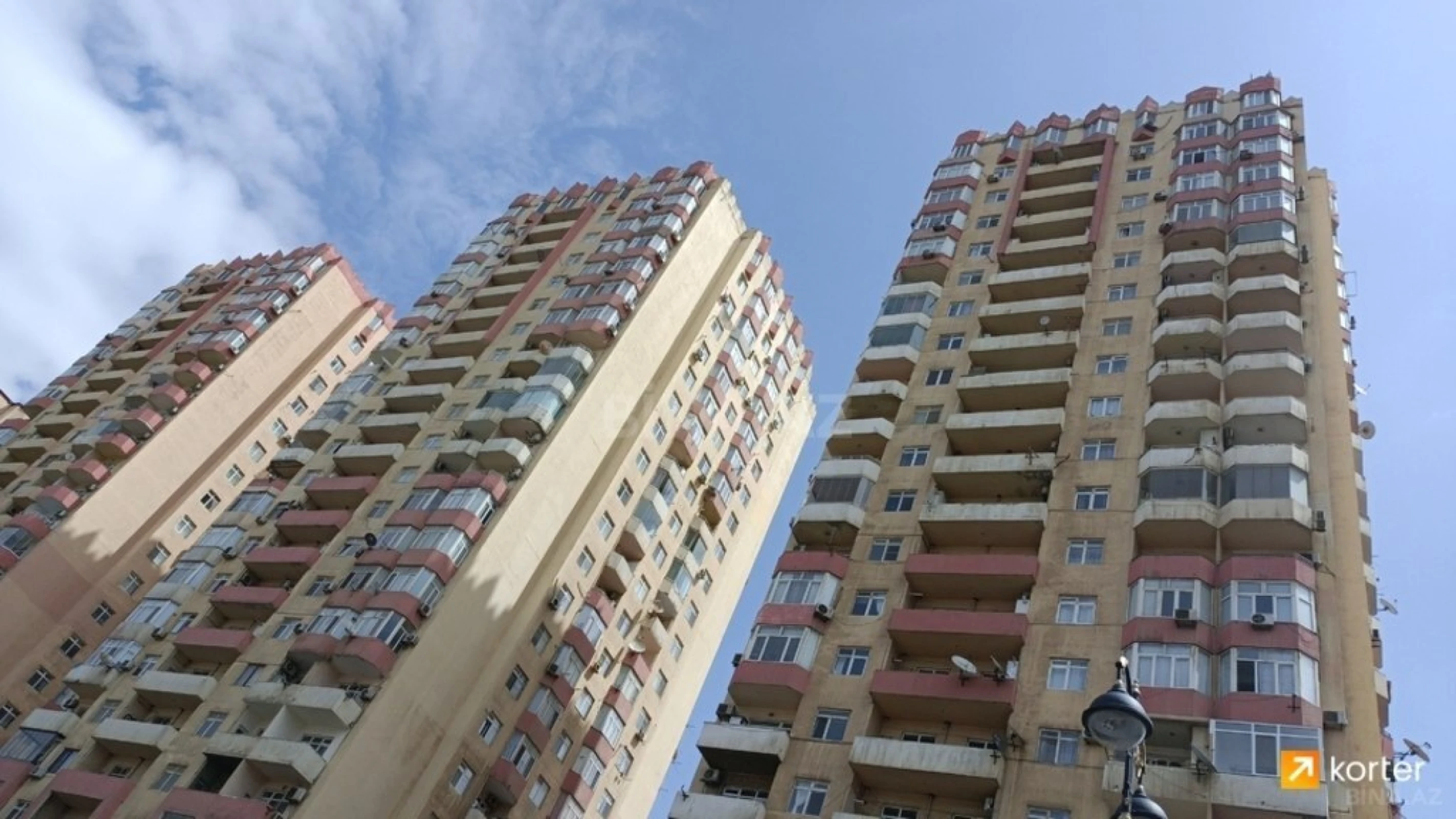 Satılır 2 otaqlı mənzil 83 m²
