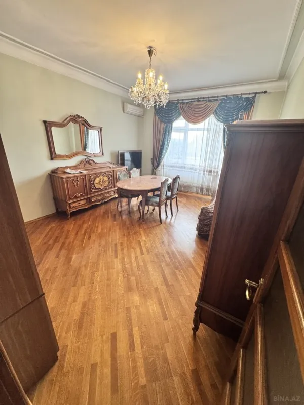 Satılır 2 otaqlı mənzil 83 m²