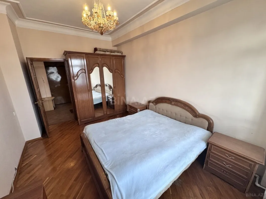 Satılır 2 otaqlı mənzil 83 m²