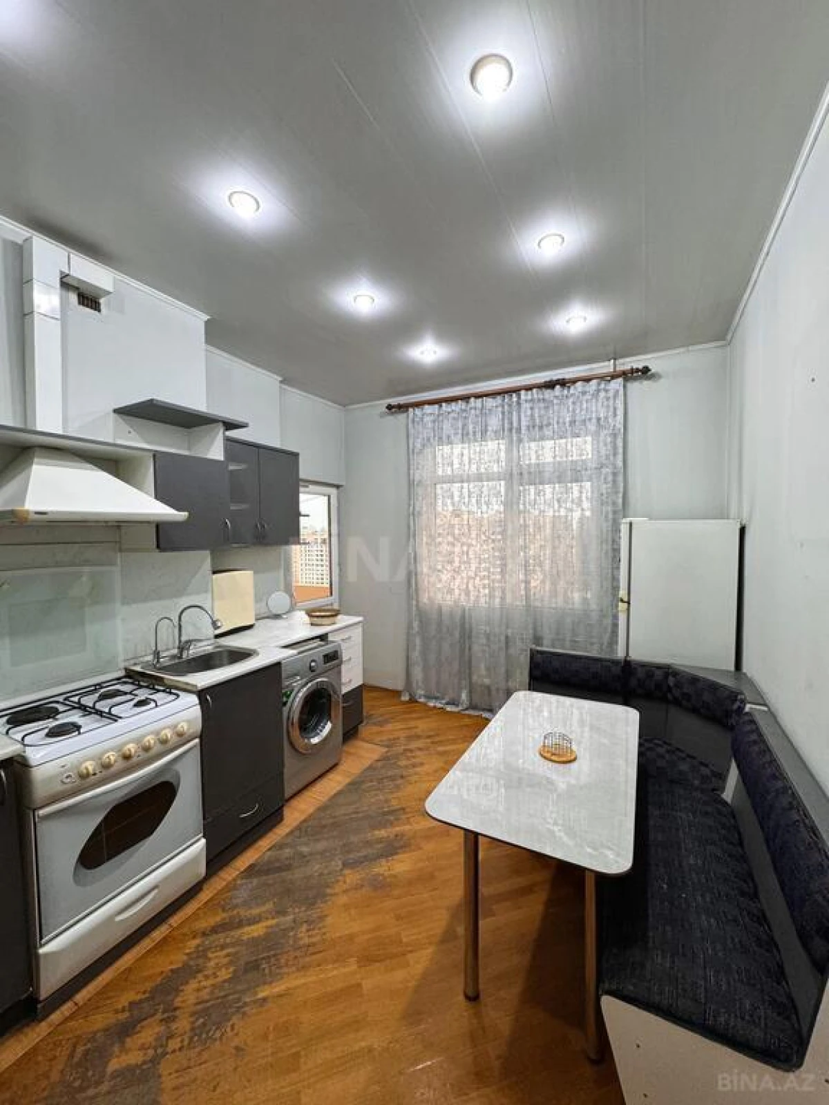 Satılır 2 otaqlı mənzil 83 m²