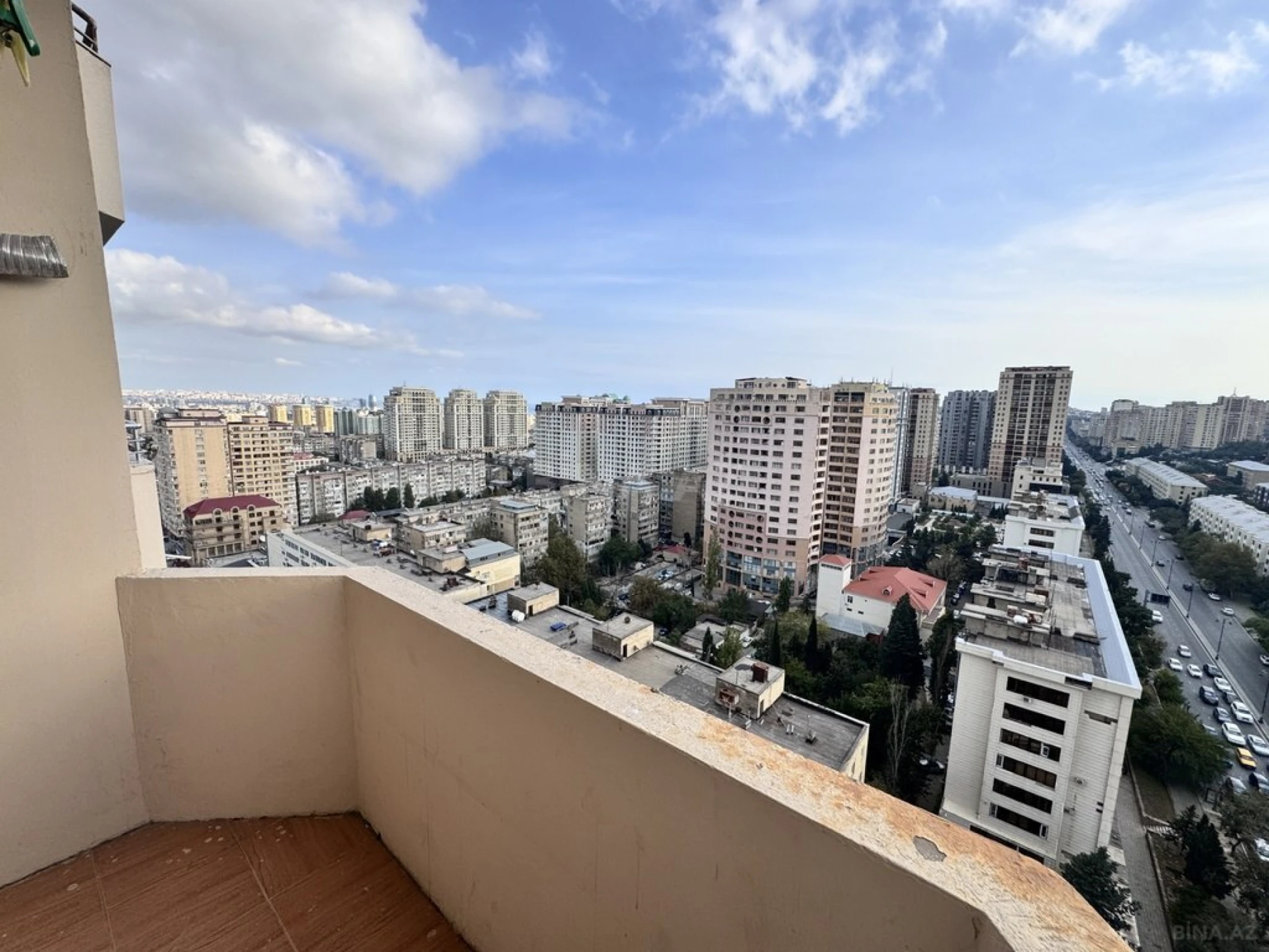 Satılır 2 otaqlı mənzil 83 m²