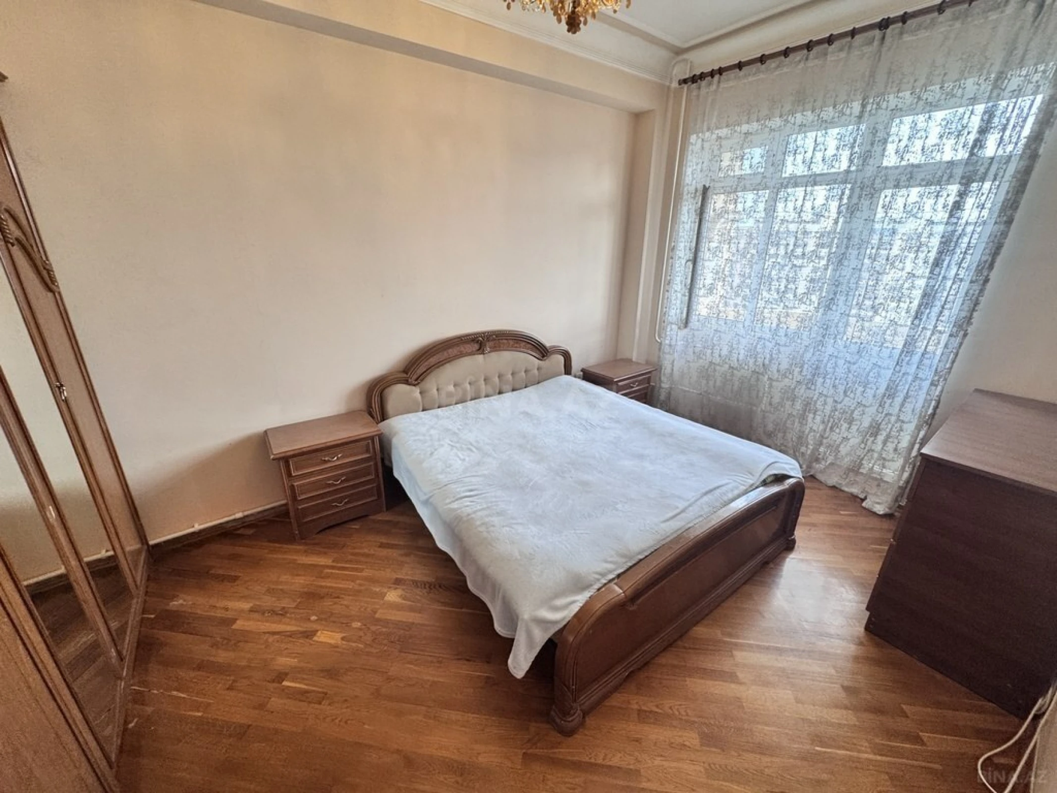 Satılır 2 otaqlı mənzil 83 m²