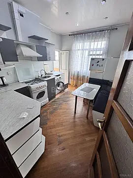 Satılır 2 otaqlı mənzil 83 m²