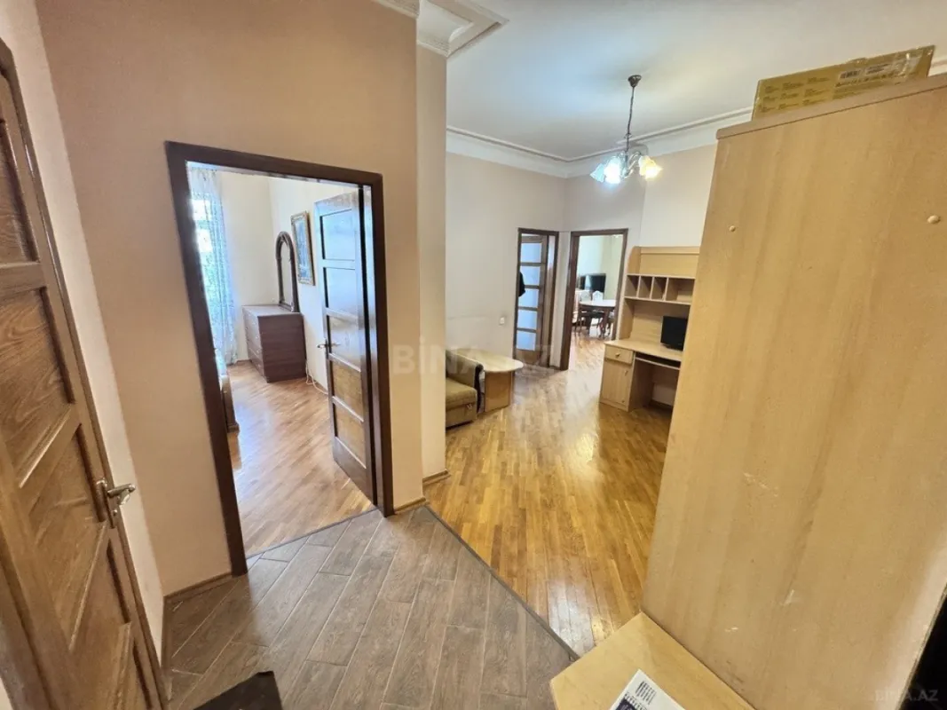 Satılır 2 otaqlı mənzil 83 m²