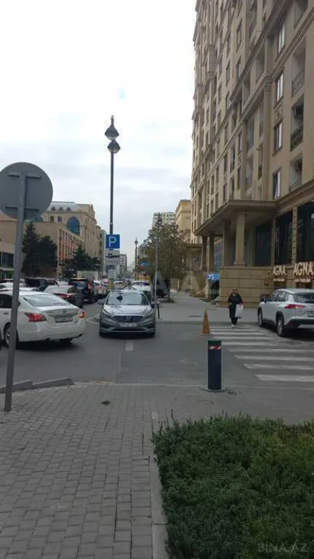 Satılır 4 otaqlı mənzil 150 m²