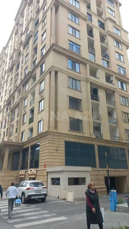 Satılır 4 otaqlı mənzil 150 m²