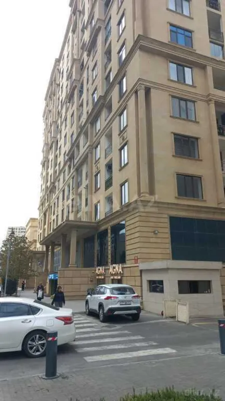 Satılır 4 otaqlı mənzil 150 m²