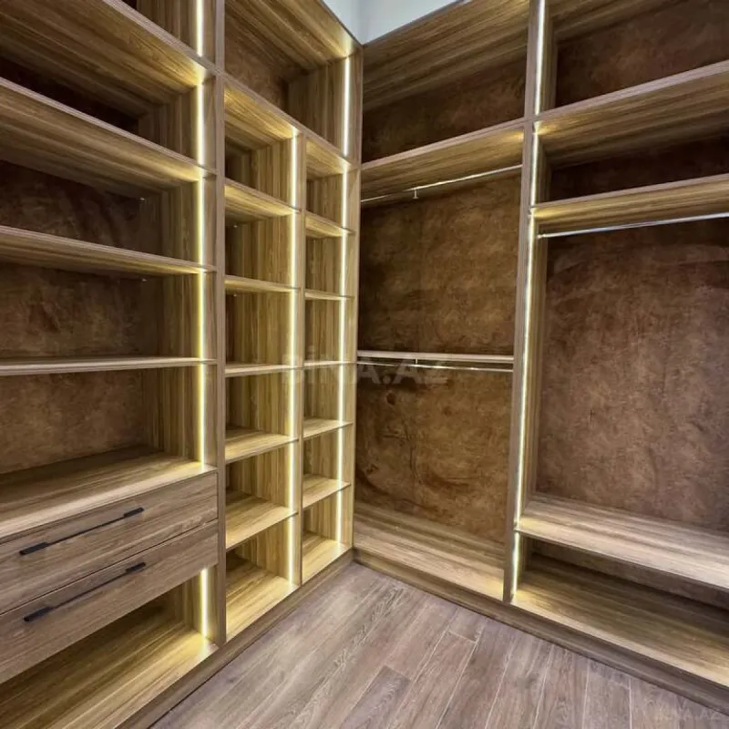 Satılır 4 otaqlı həyət evi 220 m²