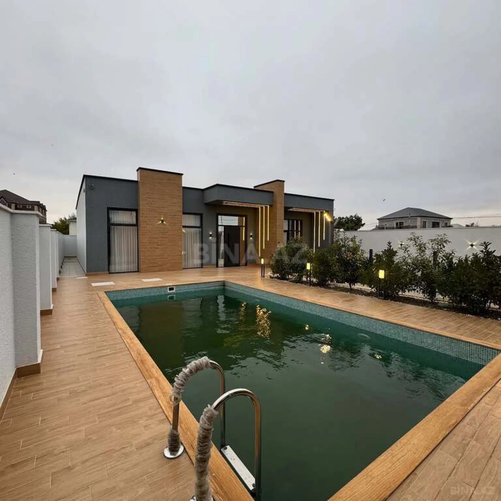 Satılır 4 otaqlı həyət evi 220 m²