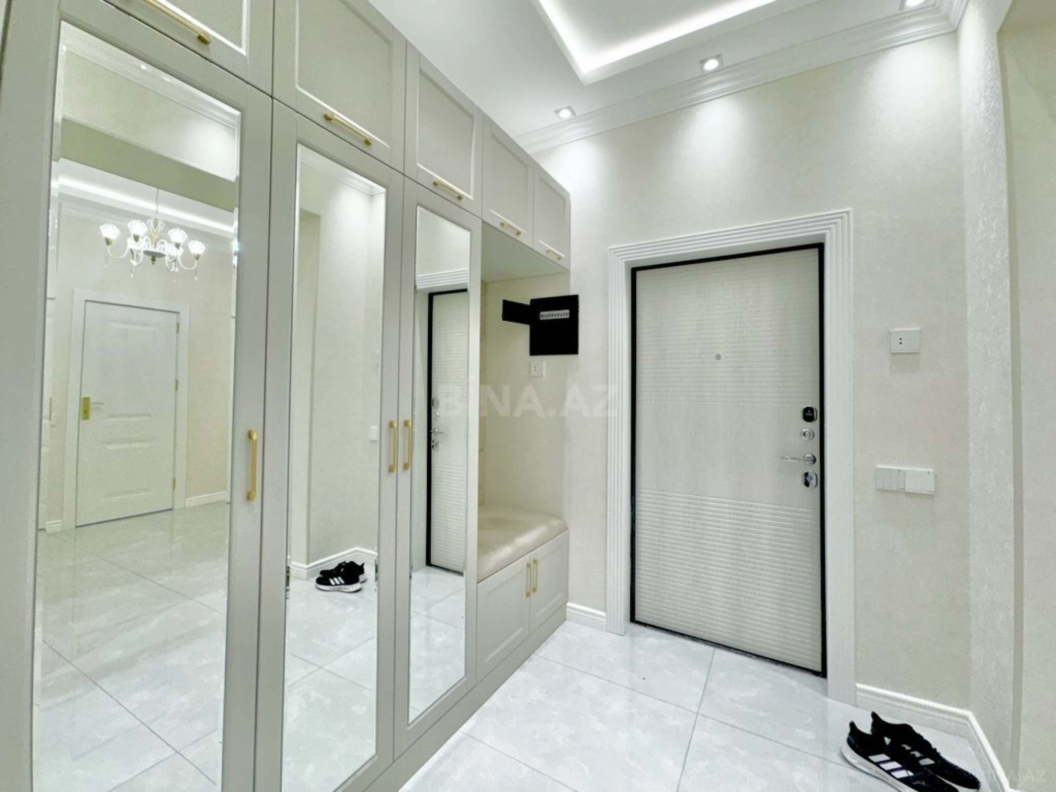 Satılır 2 otaqlı mənzil 63 m²