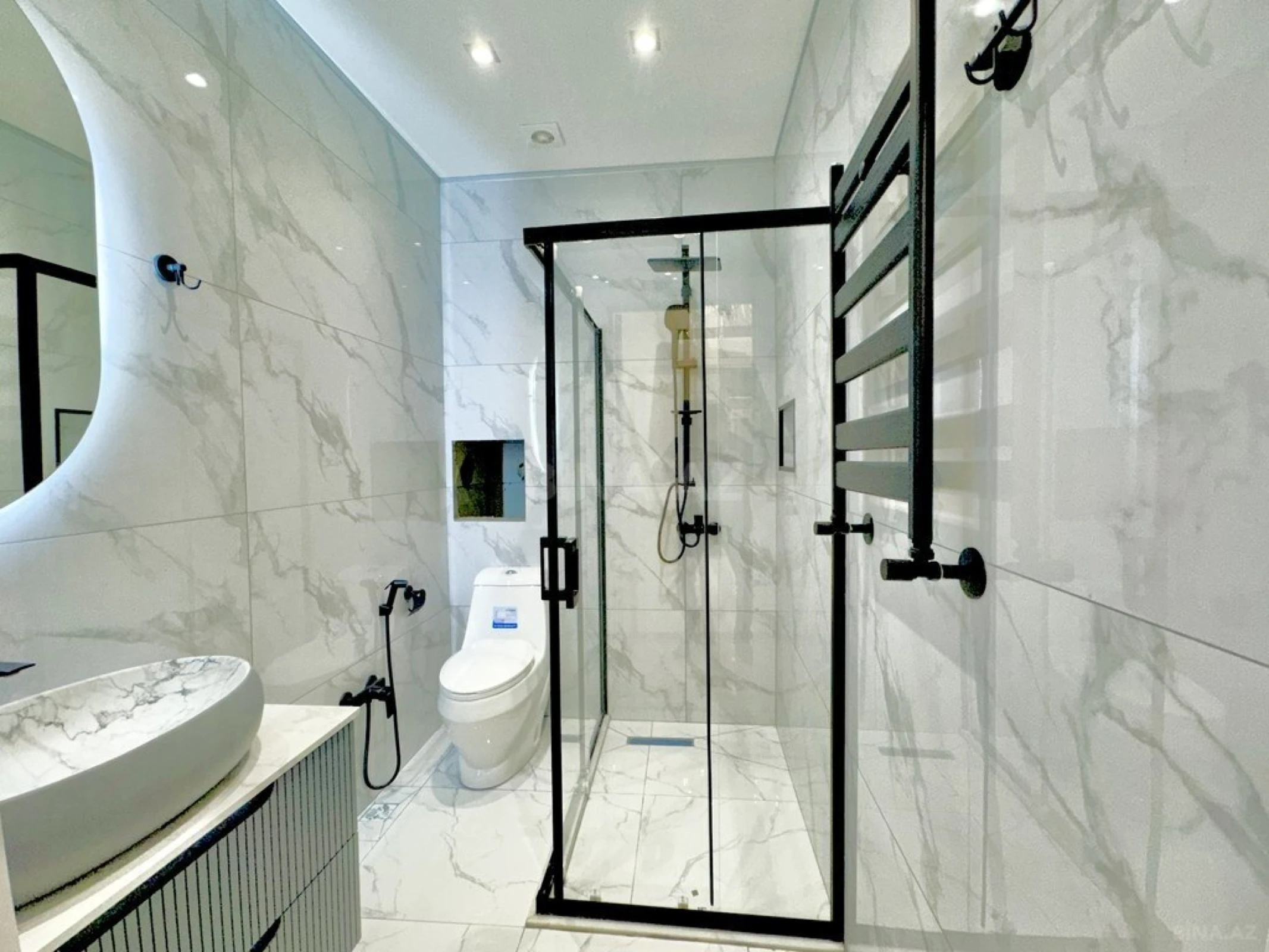 Satılır 2 otaqlı mənzil 63 m²