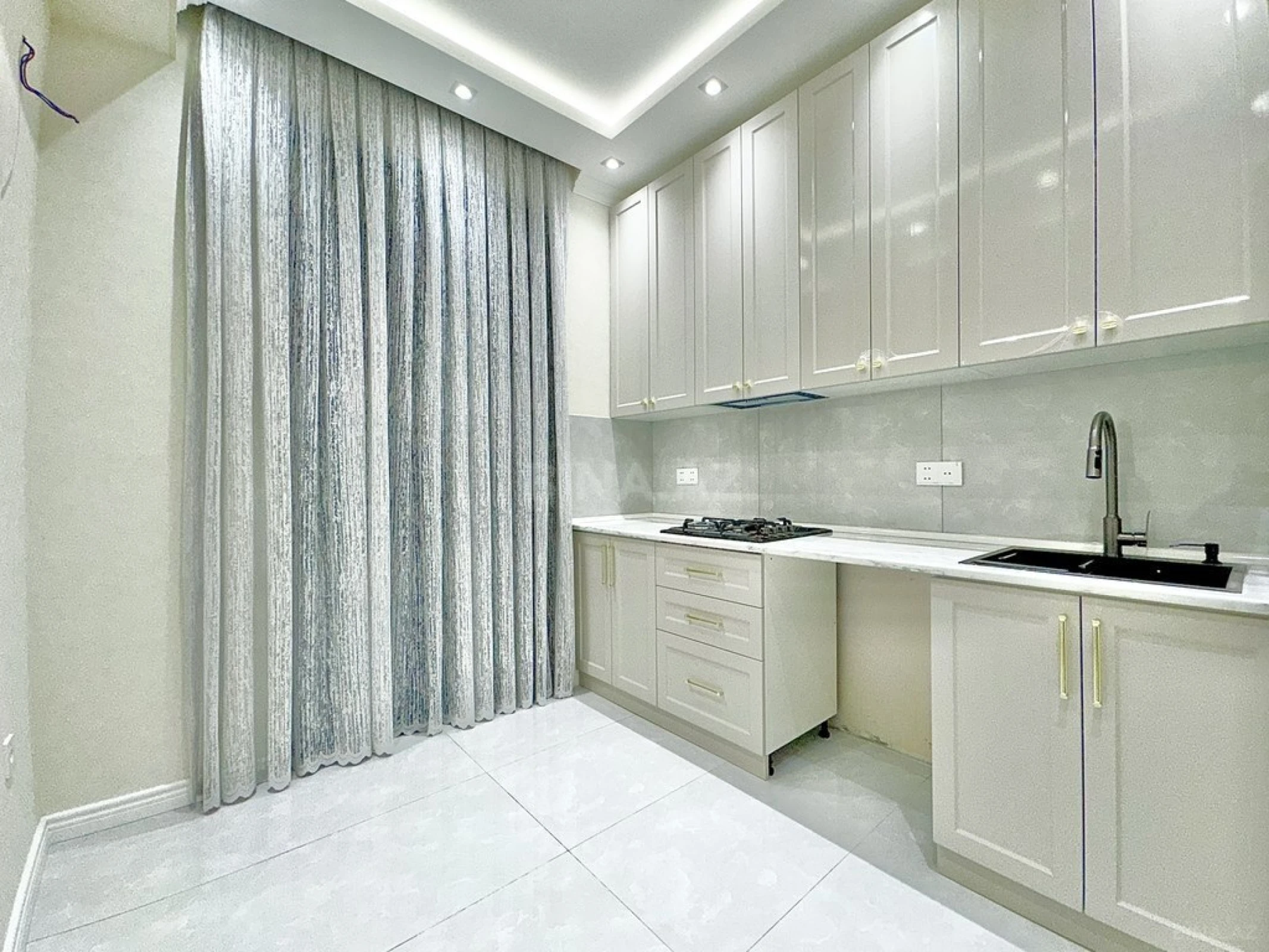 Satılır 2 otaqlı mənzil 63 m²