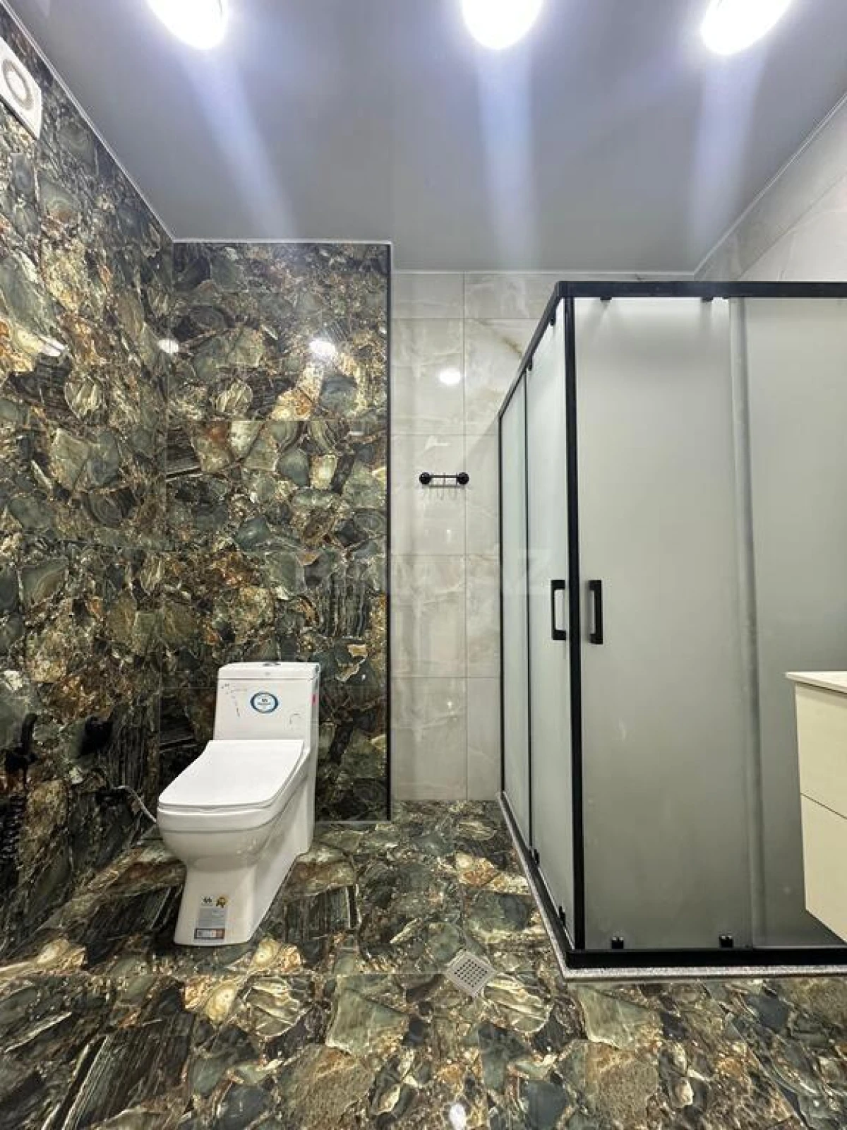 Satılır 2 otaqlı mənzil 86 m²