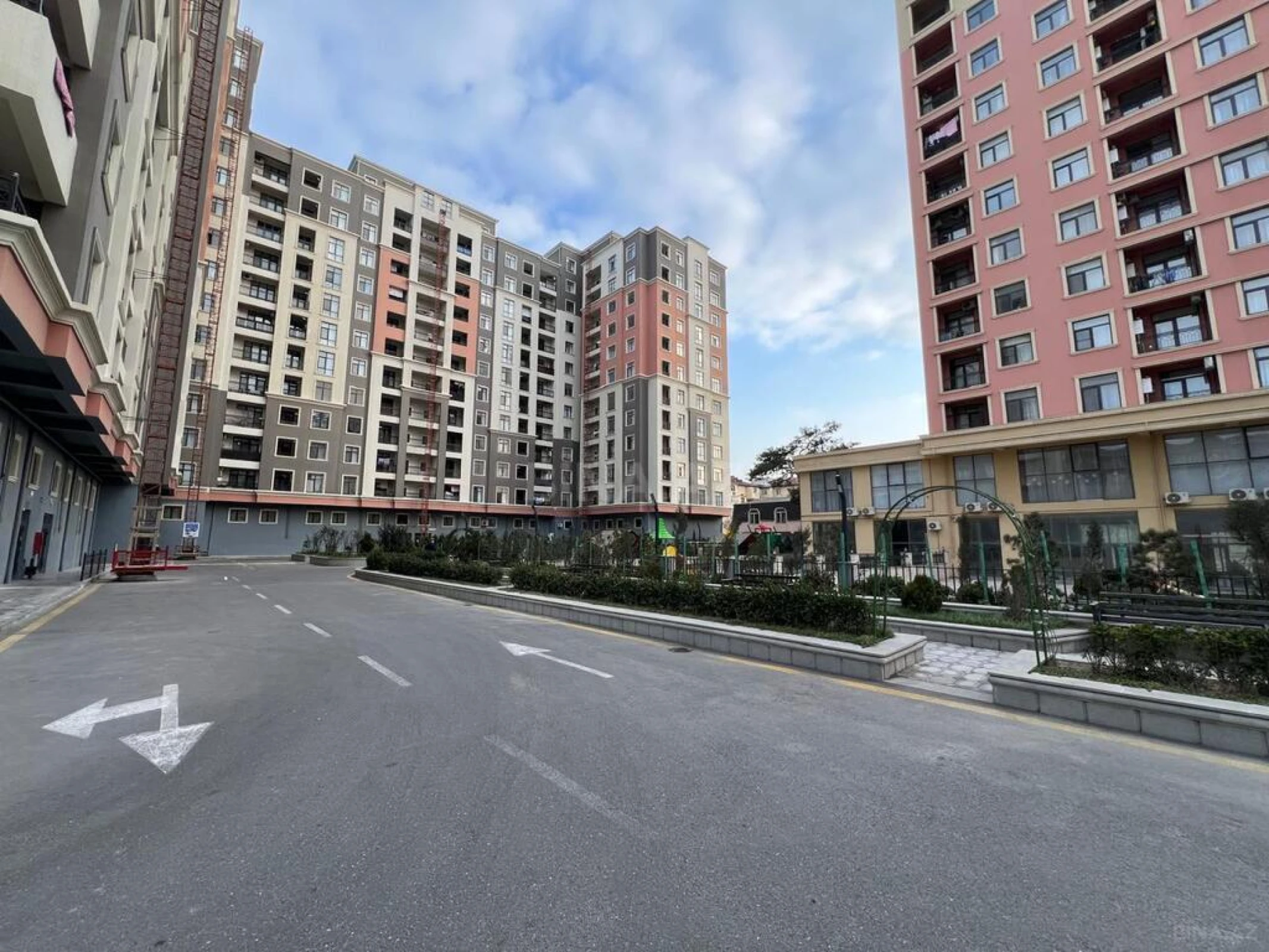 Satılır 2 otaqlı mənzil 86 m²