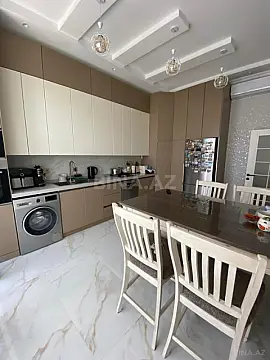 Satılır 4 otaqlı həyət evi 240 m²