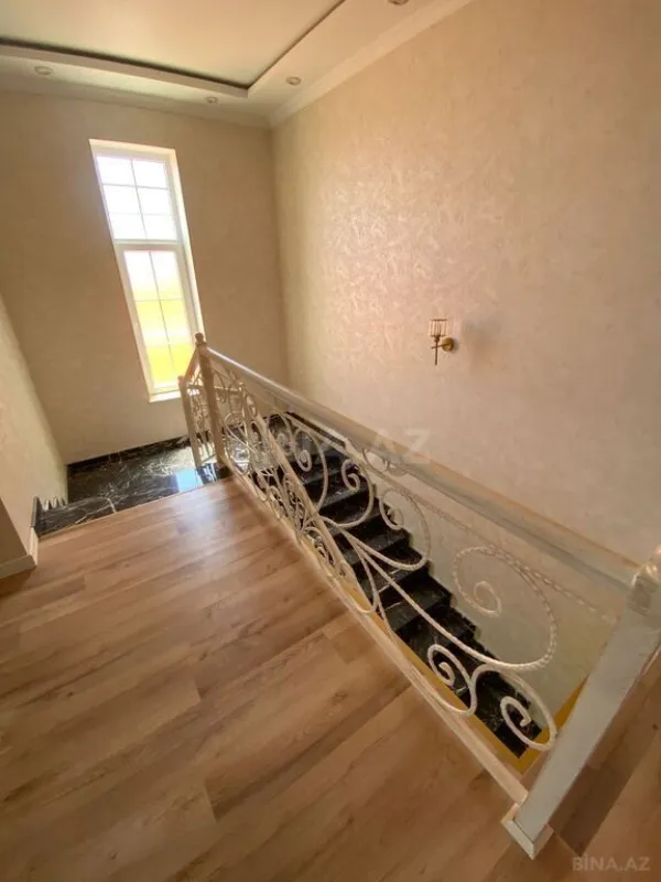 Satılır 4 otaqlı həyət evi 240 m²